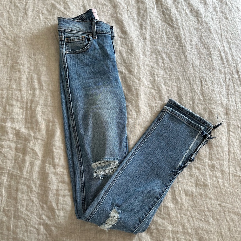 Revice distressed jeans